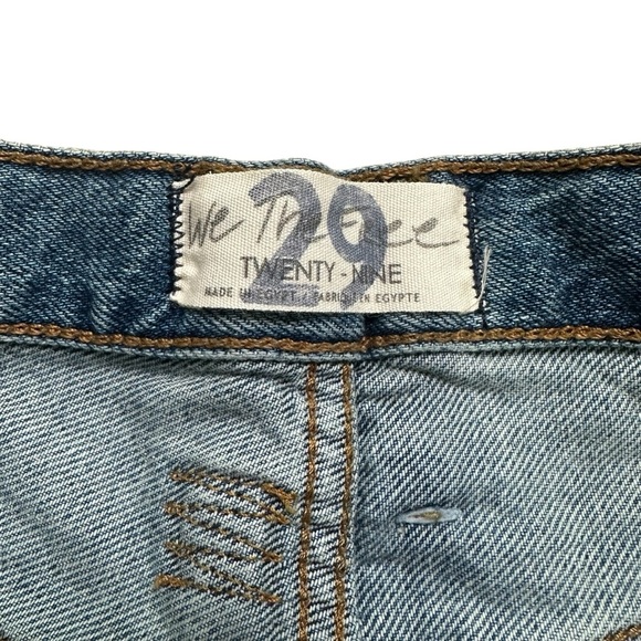 Free People Women’s 29 Distressed Raw Hem Button Fly Denim Jean Shorts - Picture 3 of 8